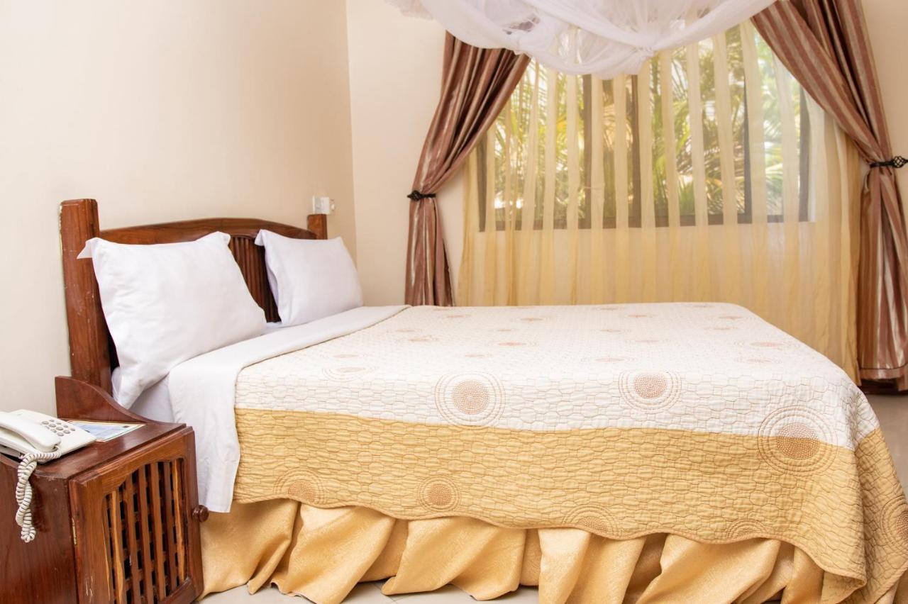 Briston Hotel Arusha Esterno foto