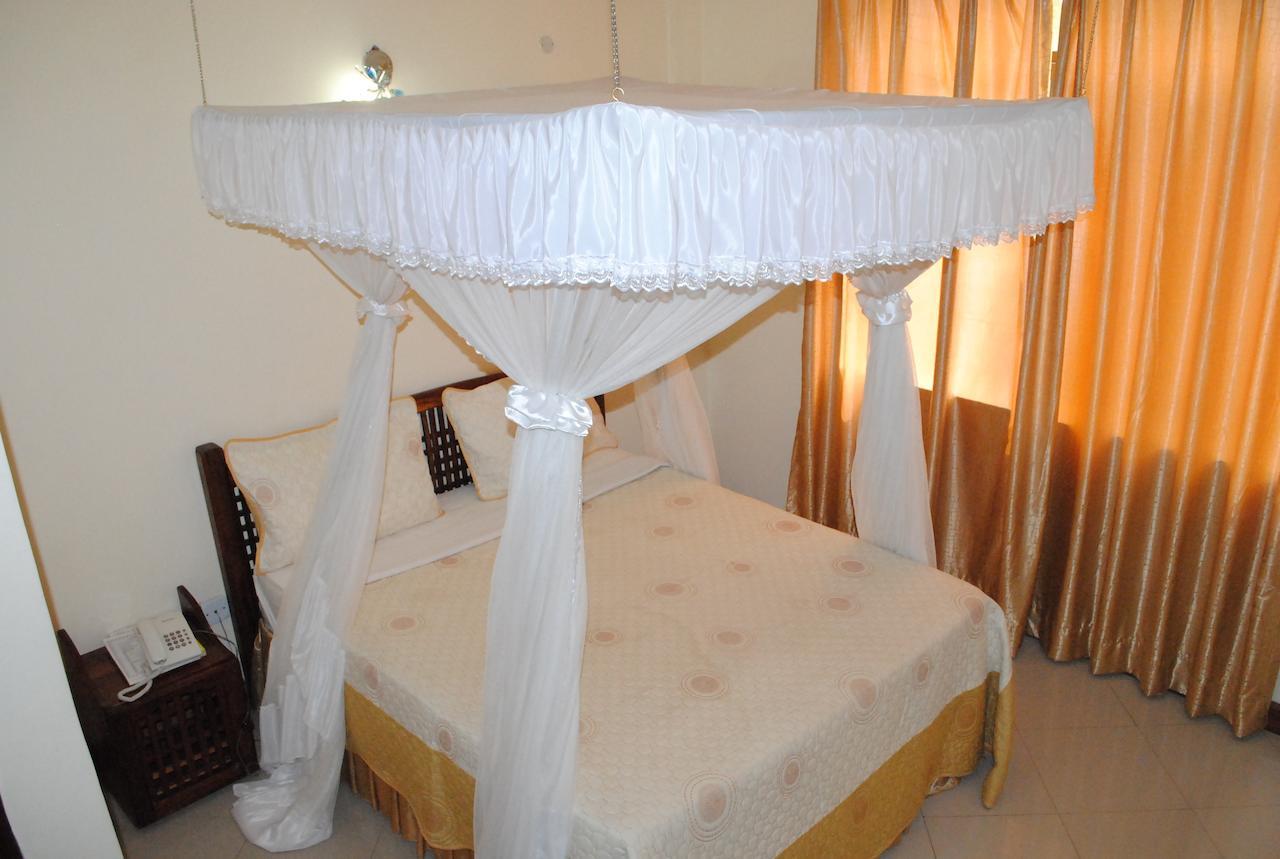 Briston Hotel Arusha Esterno foto